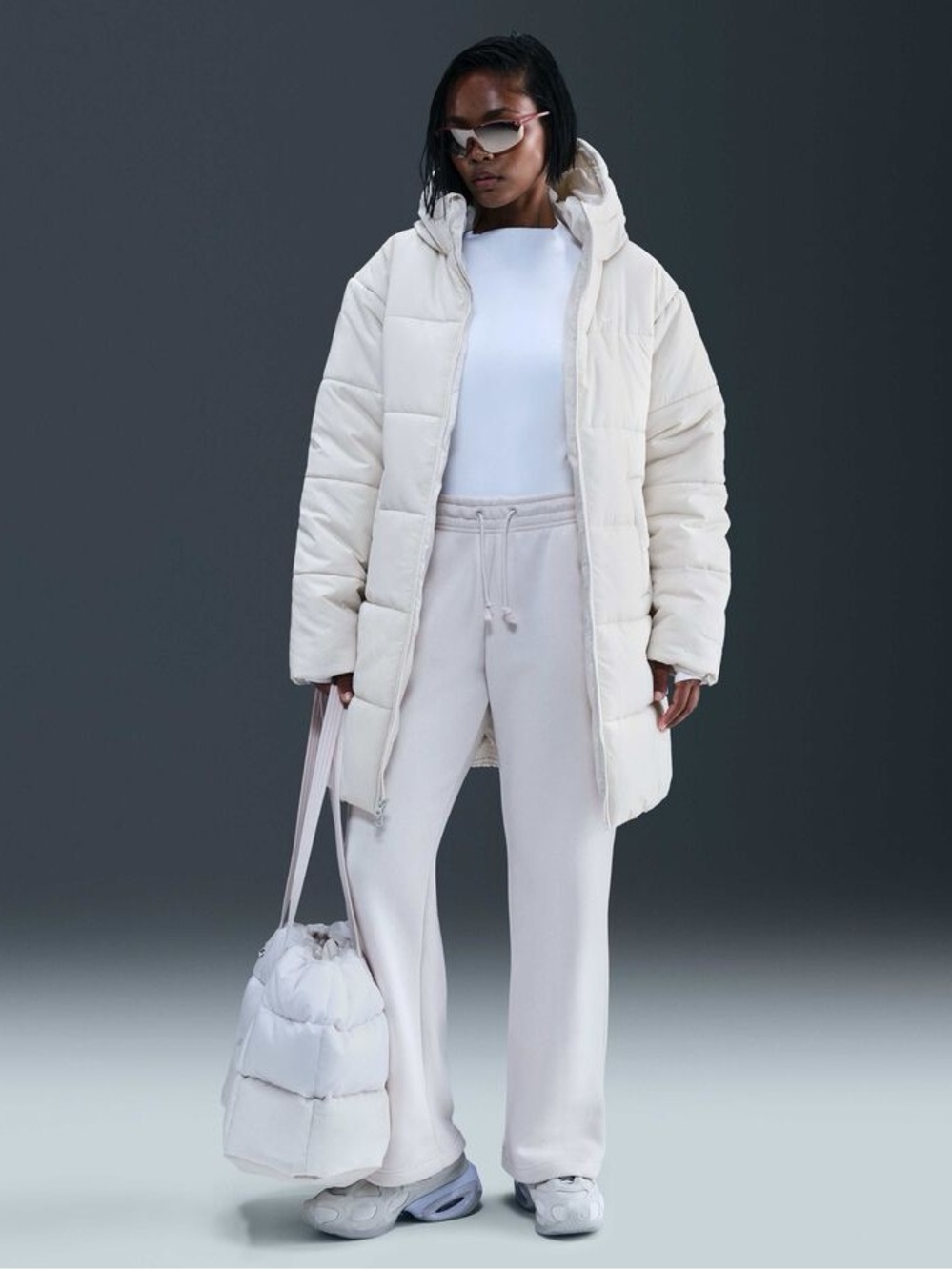 Nike Sportswear Classic
Women's Therma-FIT Loose Hooded Parka small